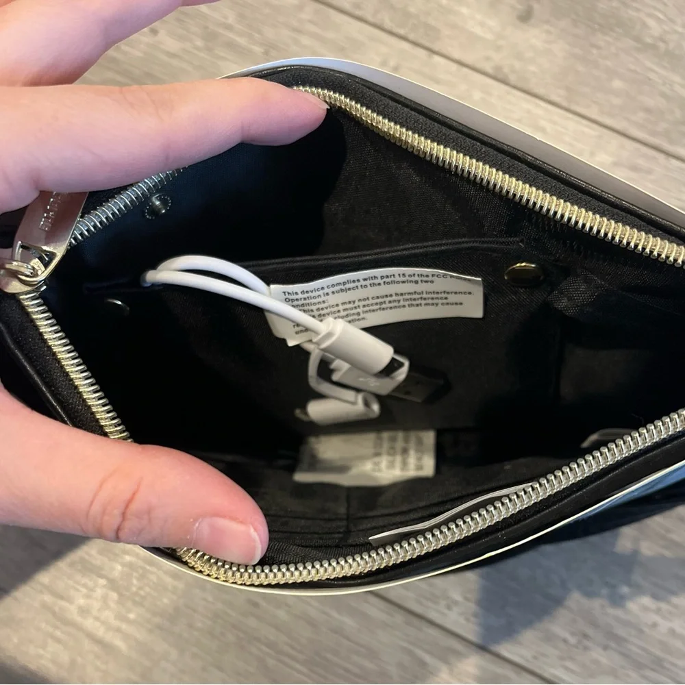 Liz Claiborne Phone Charging Wallet Black Pebble Wristlet iPhone Android NWT